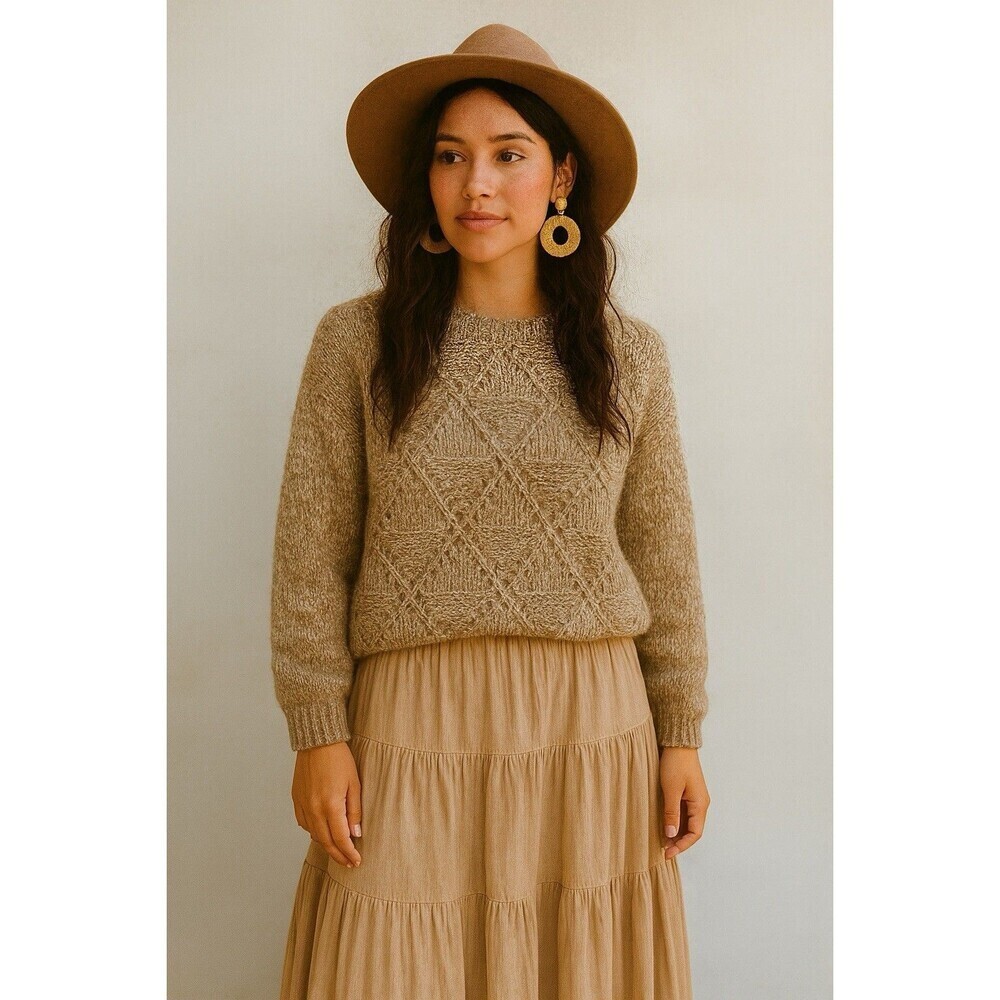 Le Chois Womens Sweater Medium Light Brown Pullover Round Neck Long Sleeves